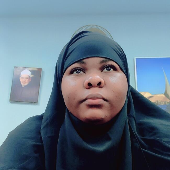 جليسة أطفال في القاهرة: Fawzyya