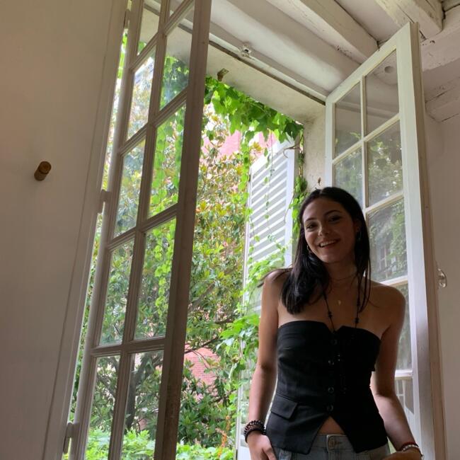 Babysitter in Paris: Gemma