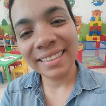 Babysitter Curitiba: THAYNA