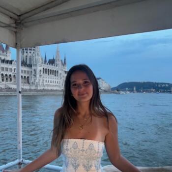 Babysitter in Sydney: Isabella