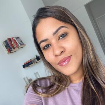 Babá Três Rios: Ana Carolina