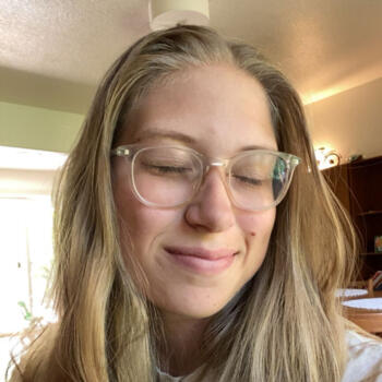 Babysitter in Sparks: Avery