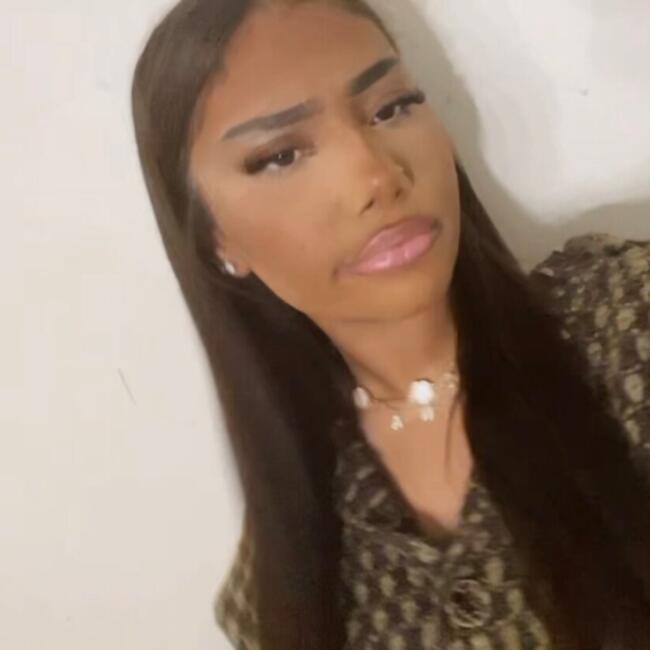 Babysitter in Saint-Ouen: Lina