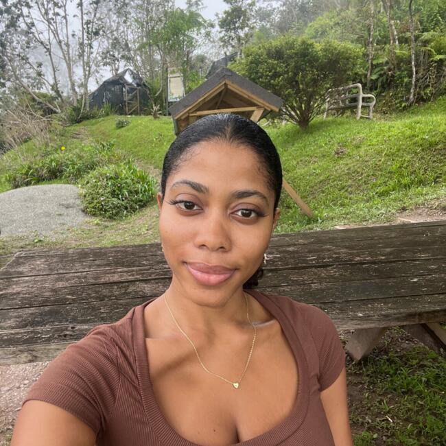 Babysitter in Portmore: Anya