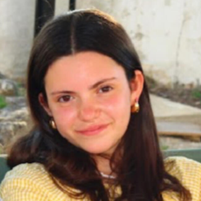 Babysitter in Outeiro da Várzea: Maria do Carmo Rhodes
