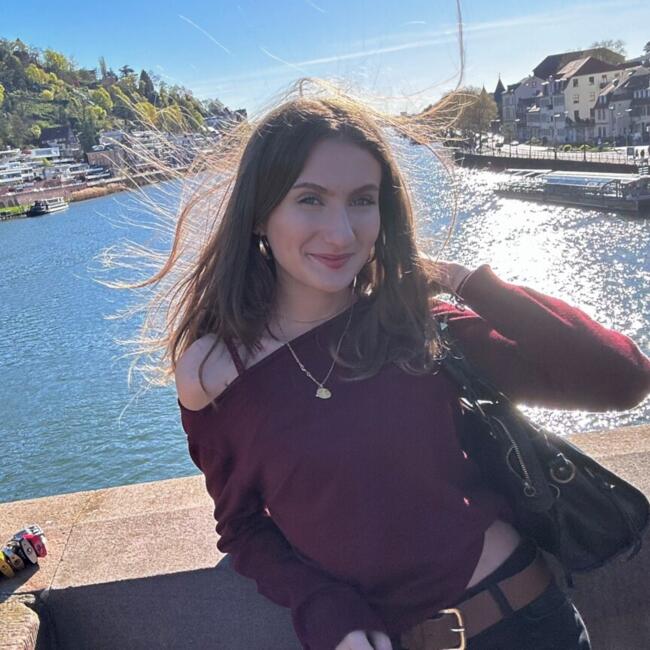 Babysitter in Saint-Germain-en-Laye: Louann
