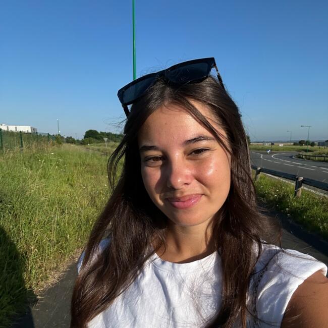 Babysitter in Saint-Sorlin-en-Valloire: Axelle