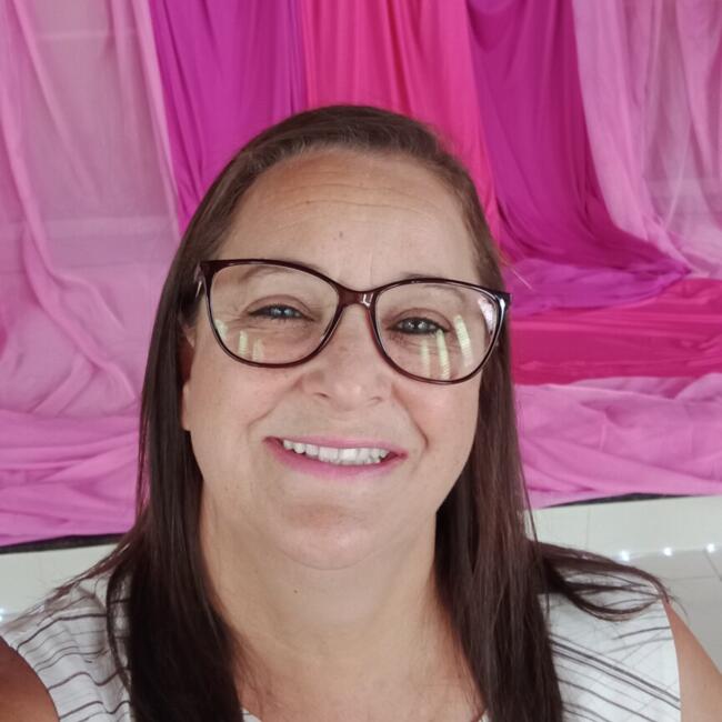 Babysitter in Curitiba: Elizabete