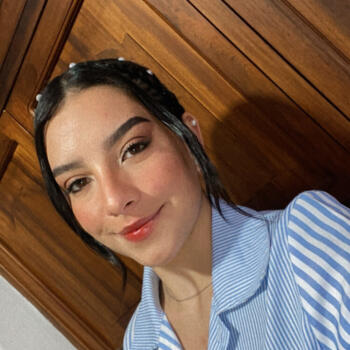 Babysitter Quito: Isabella