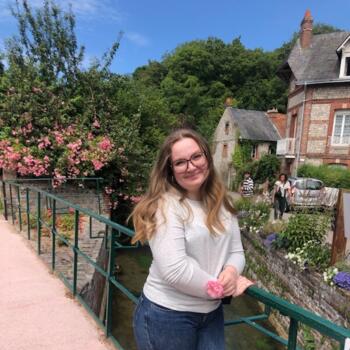 Babysitter in Saint-Étienne-du-Rouvray: Manel