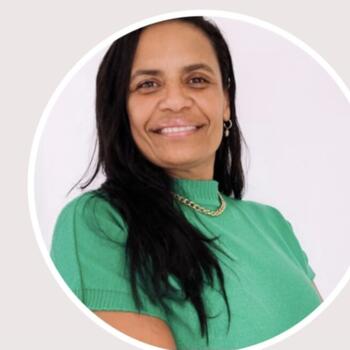 Babysitter Itapecerica da Serra: Regiane