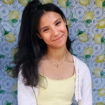 Babysitter in London: Kira