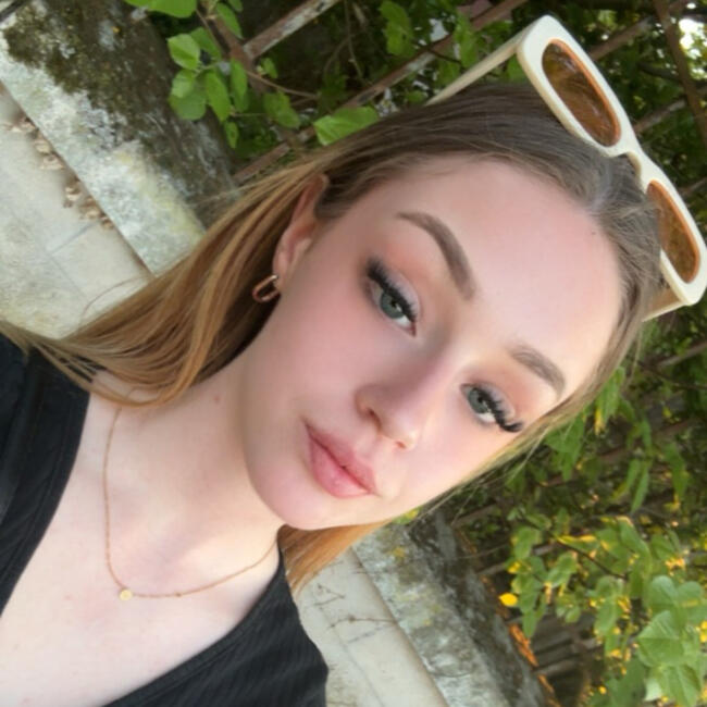 Babysitter in Joigny: Aline