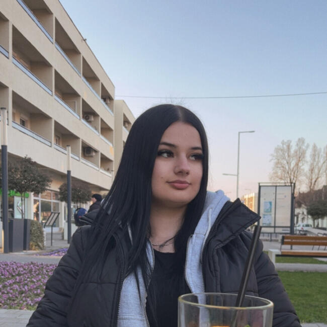 Babysitter in Balatonszentgyörgy: Nikolett