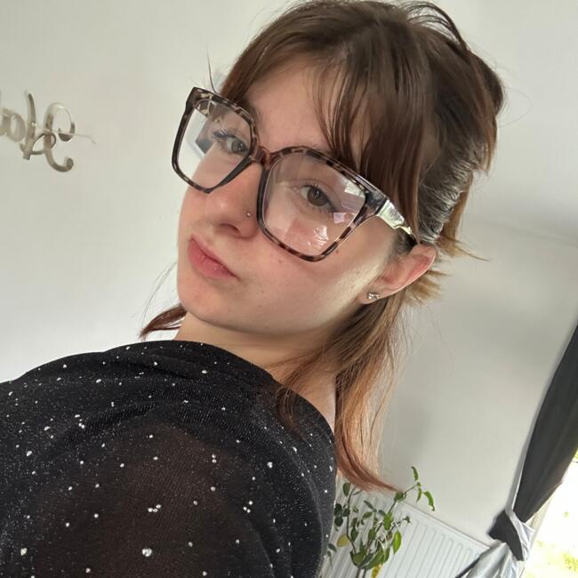 Babysitter in Brest: Louise