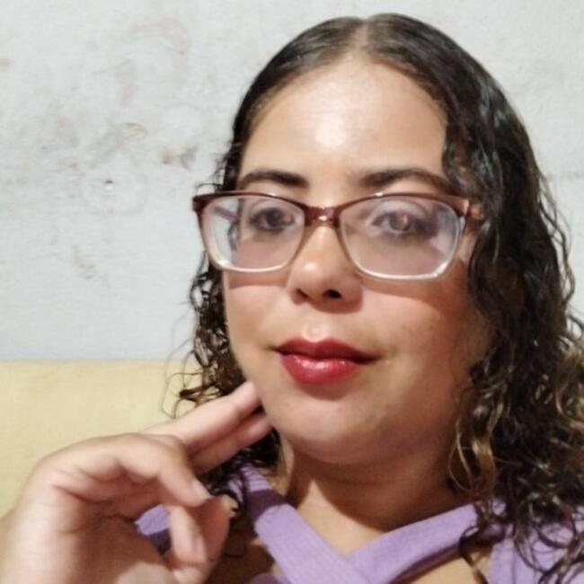 Babá em Guarujá: Thais disponível
