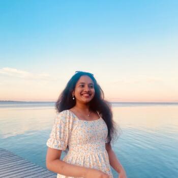 Hanūr में बेबीसिटर: Samanvi