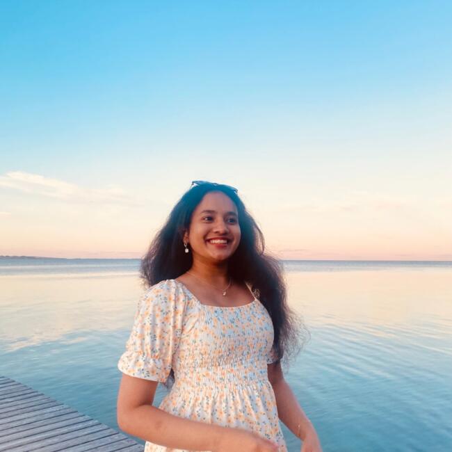 Hanūr में बेबीसिटर: Samanvi