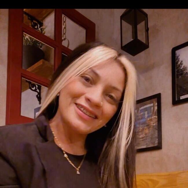 Babysitter in Raposa (Raposa): Adriana