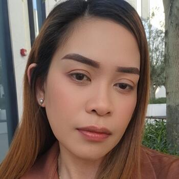 مربية أطفال في دبي: Ruthy