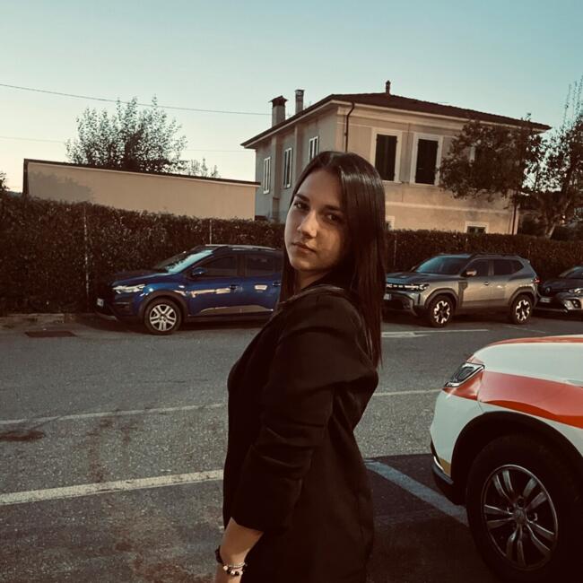 Babysitter in Barga: Nicole
