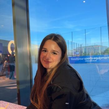 Babysitter in Evere: Ariana