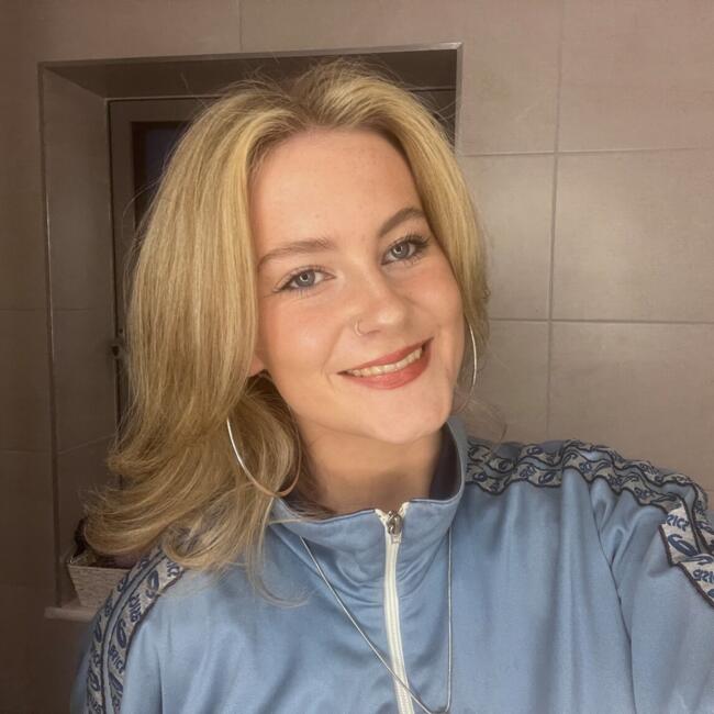 Babysitter in Galway: Róisín