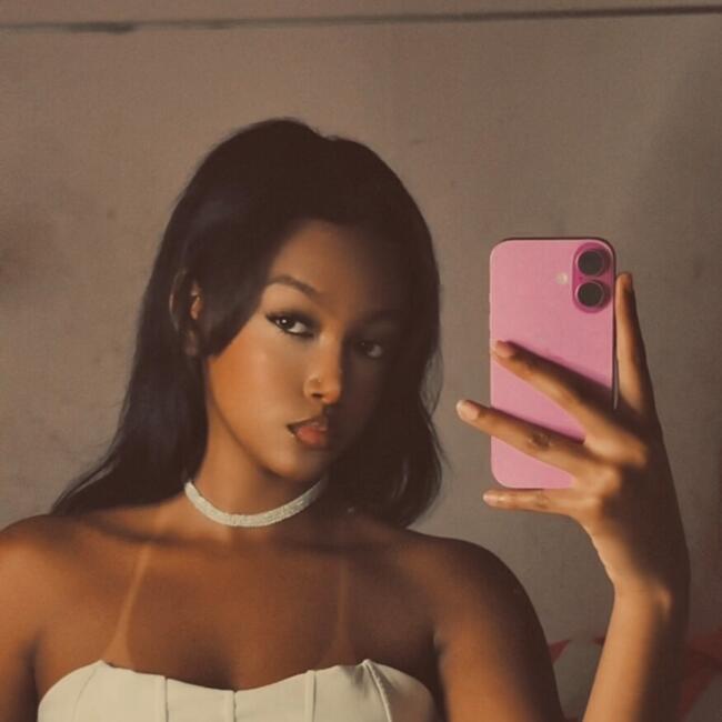 Babysitter in Ibirité: Larissa