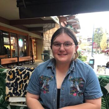 Baby-sitter Surrey: Ava