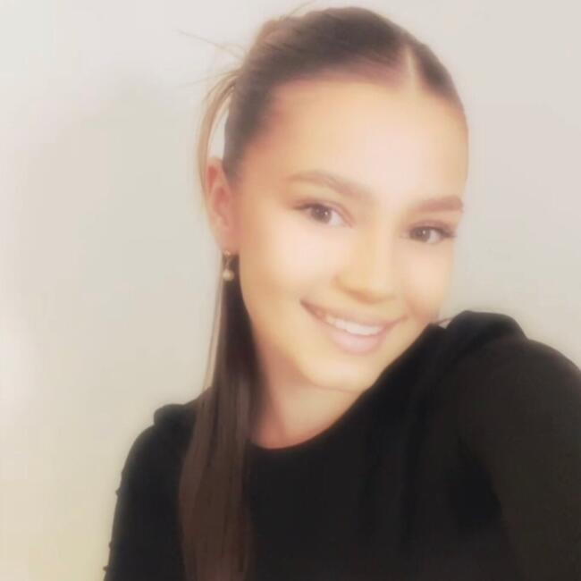 Babysitter in Saint-Androny: Lilou