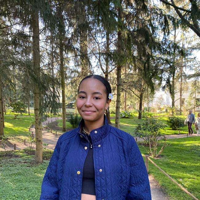 Babysitter in Paris: Alicia