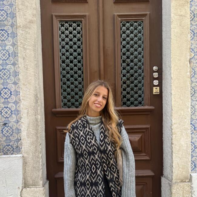 Babysitter in Lisbon: Isa