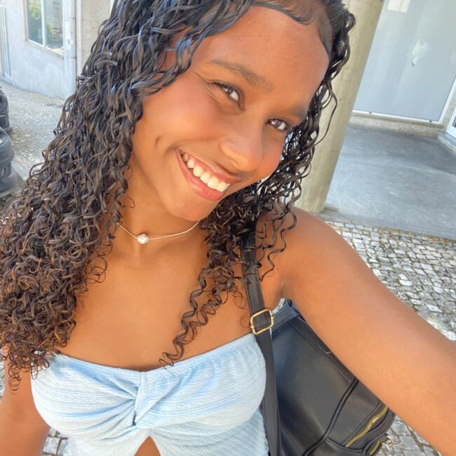 Babysitter in Viseu: Yasmin