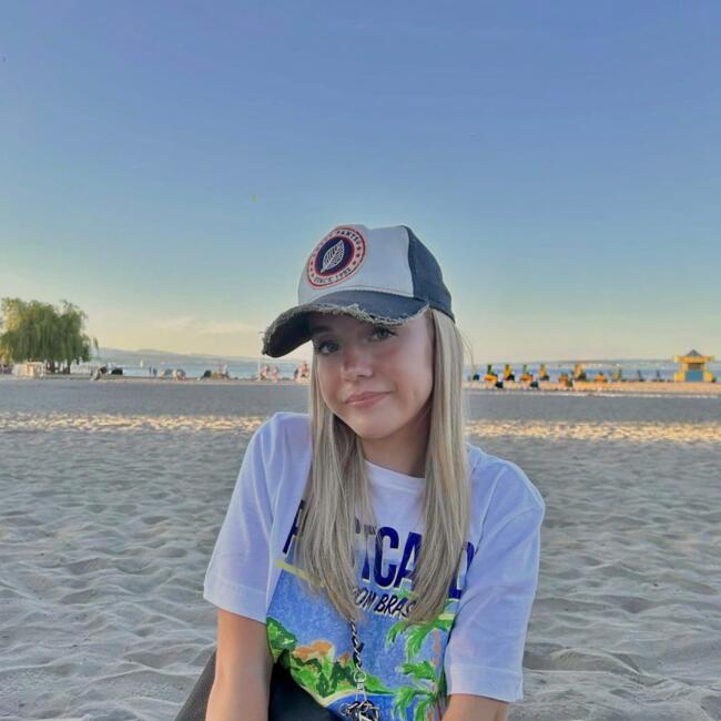 Babysitter in Allinges: Céleste