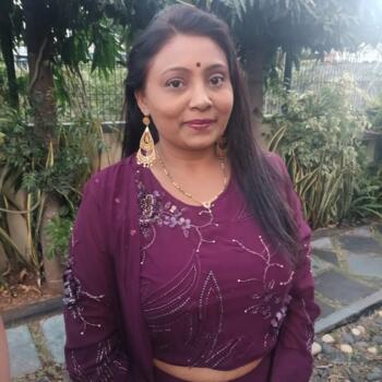 Babysitter in Petit Raffray: Poonam