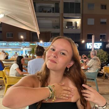 Babysitter in Paris: Lilou