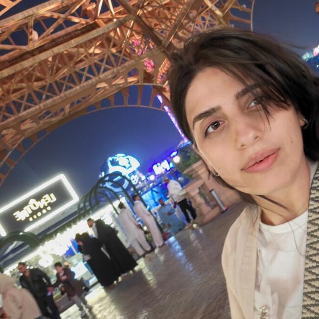 وظيفة جليسة أطفال في الرياض: Ayat