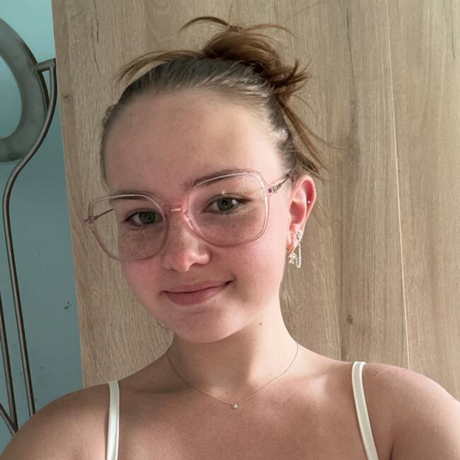 Babysitter in Saint-Nexans: Malou