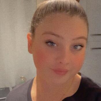 Babysitter in Charleroi: Emmeline