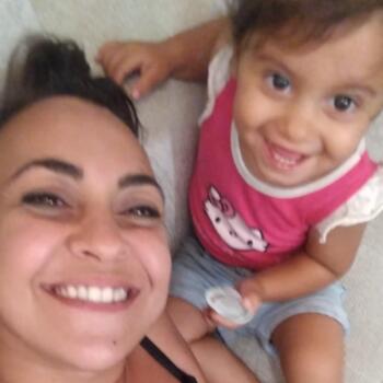 Δουλειά για babysitter στην περιοχή Κερατσίνι: δουλειά φύλαξης παιδιών Tina