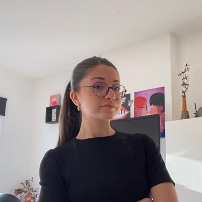 Babysitter in Liège: Lola