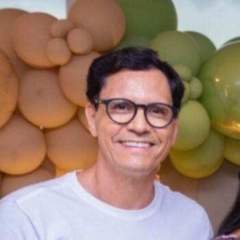 Emprego de babá em Lauro de Freitas: emprego de babá Marcio