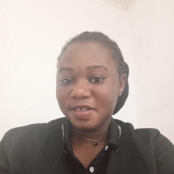 جليسة أطفال في أبوظبي: Mavis