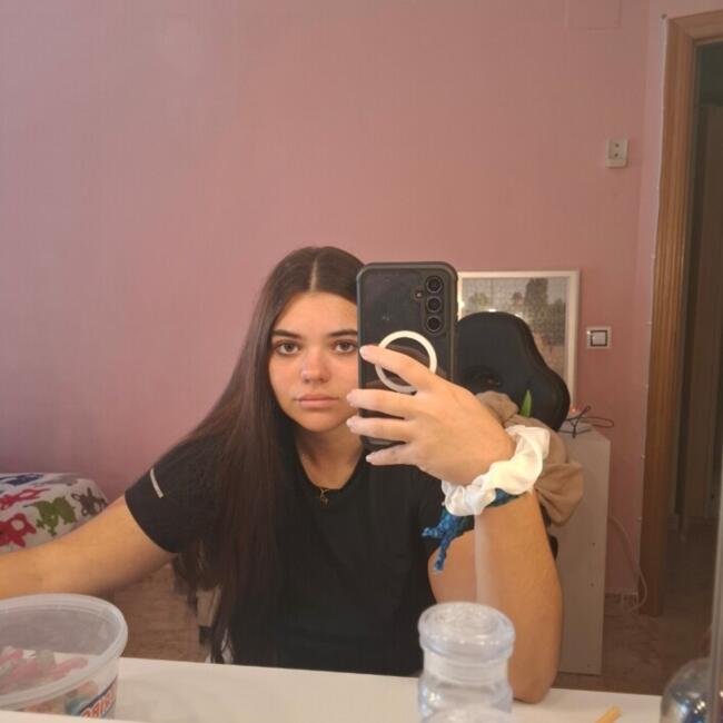 Babysitter in La Pobla de Vallbona: Ana