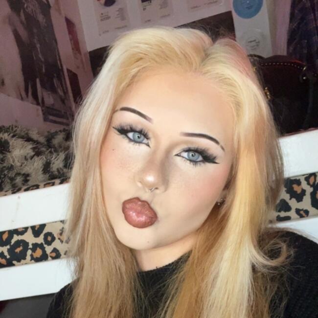 Babysitter in Neath: Lexie