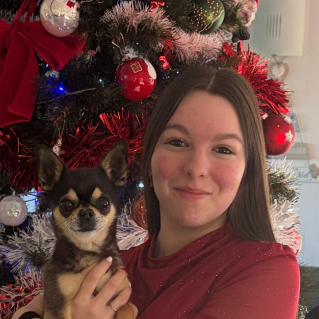 Babysitter in Les Deux-Fays: Mélyssa