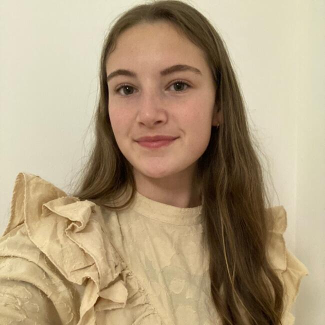 Babysitter in Saint-Brevin-les-Pins: Clemence