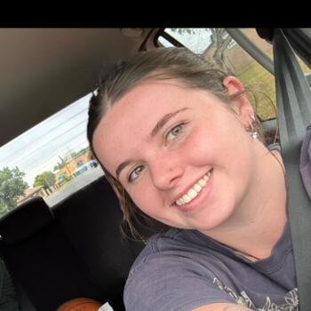 Babysitter in Tamworth: Nicole