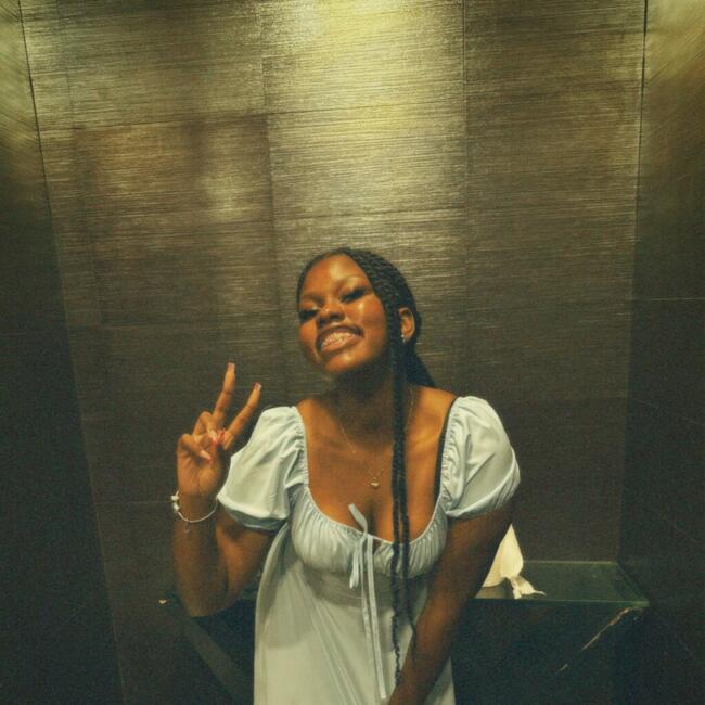 Babysitter em Oeiras: Nia