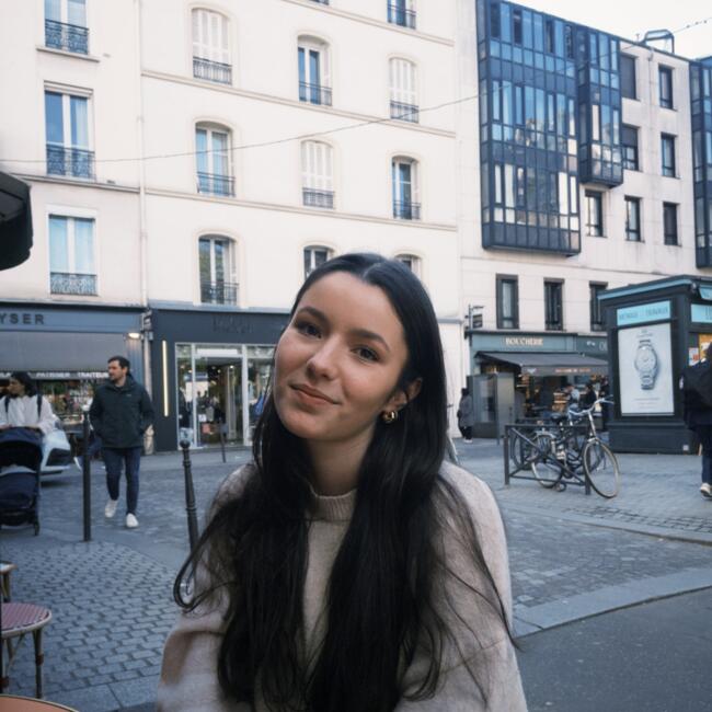 Babysitter in Reims: Adèle